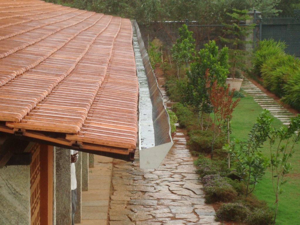 How Clogged Gutters Cause Water Damage in Syracuse Homes (And How to Prevent It)