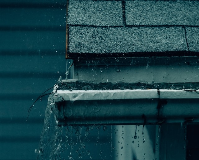 The Complete Guide to Gutter Cleaning Services in Syracuse, NY: Costs, Benefits, and Best Practices