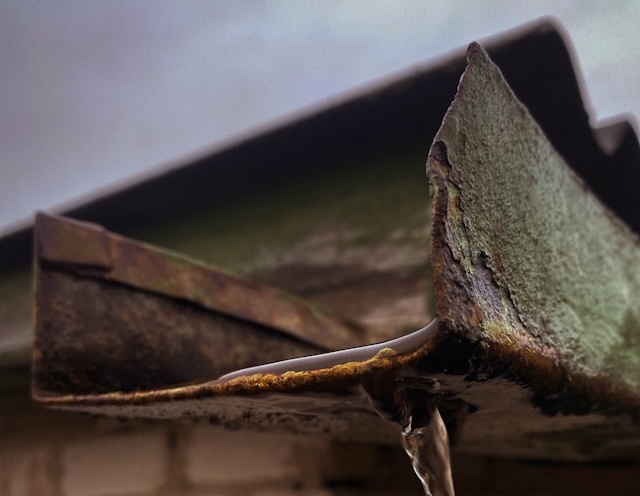 Gutter Repair vs. Gutter Replacement: How to Know What Your Home Needs